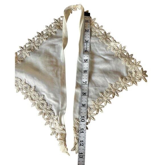 Vintage 1960s Handcrafted Daisy Collar Cream Nylon With Floral Lace Edge - Picture 8 of 9